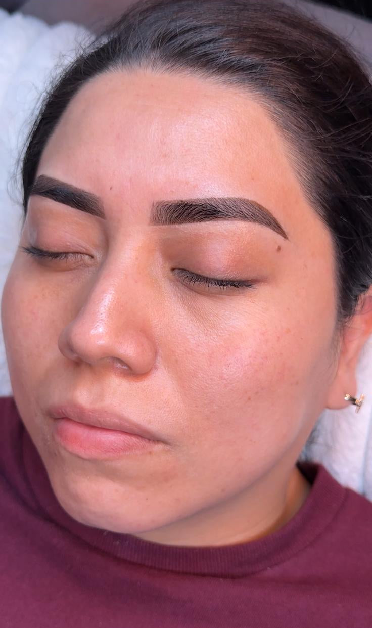 Diseño de Cejas con Henna